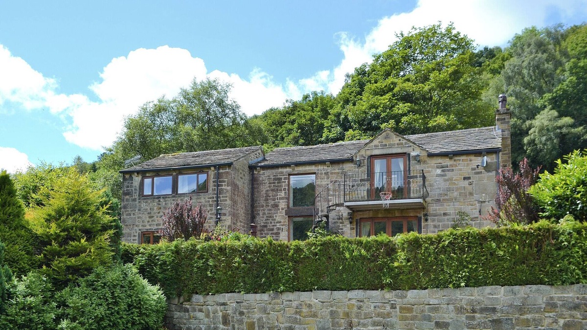 Pecket Well Cottage | 4 bedroom accommodation in Heptonstall, near Hebden Bridge