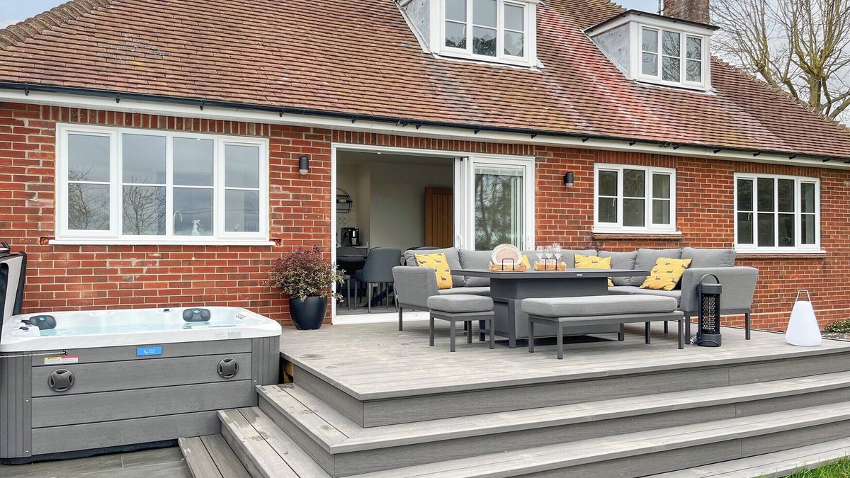 Layer Marney Cottage | 4 bedroom accommodation in Peldon, near Colchester