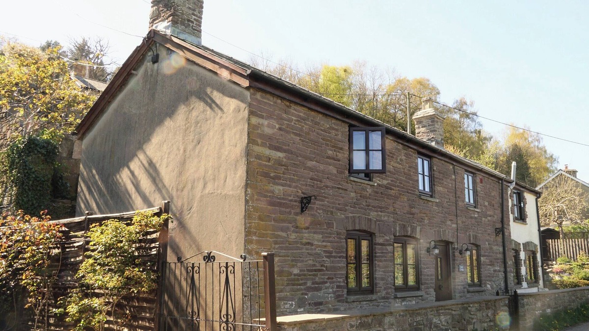 Llangattock Cottage | 4 bedroom accommodation in Dardy, near Crickhowell