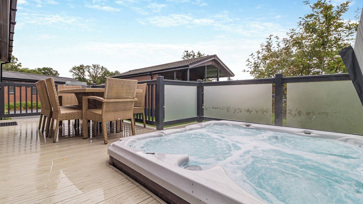 Pentney Ski Chalet | 4 bedroom accommodation in Pentney, King&rsquo;s Lynn
