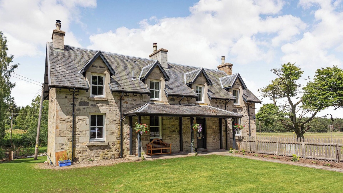 Inverarnie Cottage | 4 bedroom accommodation in Strathnairn