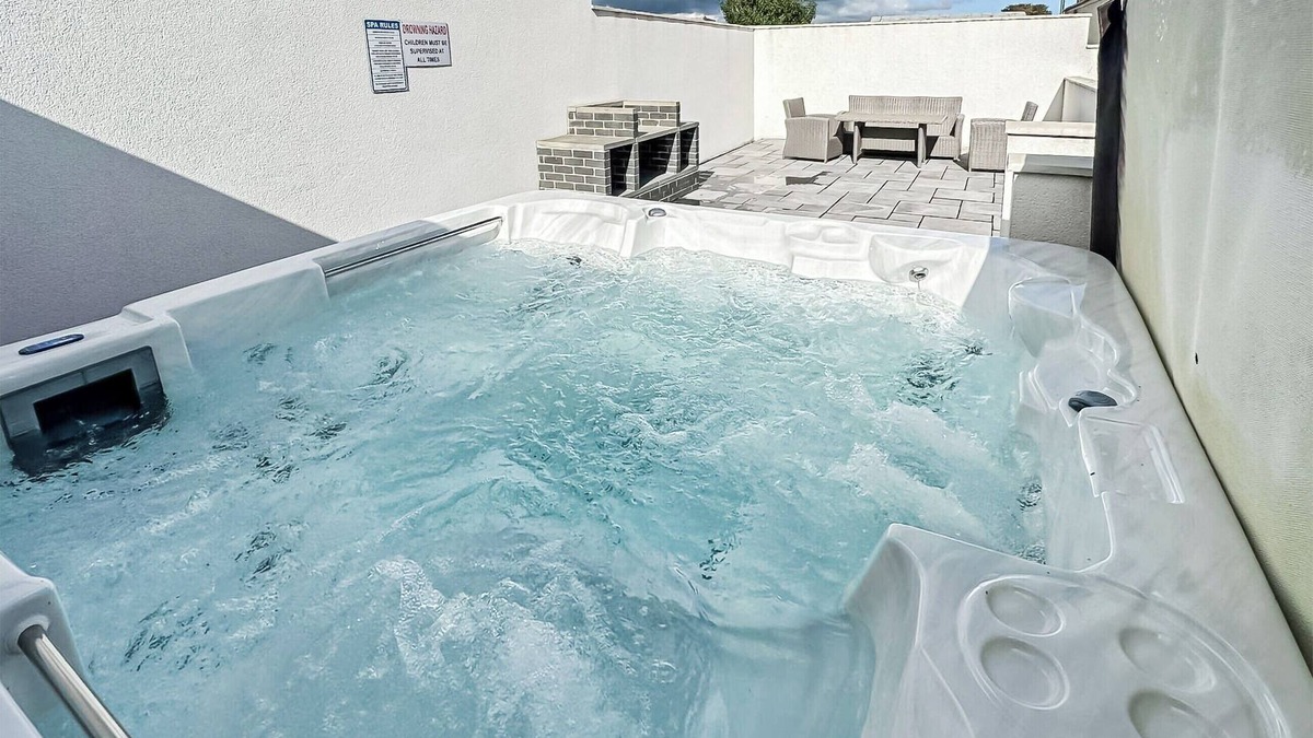 Tavernspite Cottage | 4 bedroom accommodation in Tavernspite
