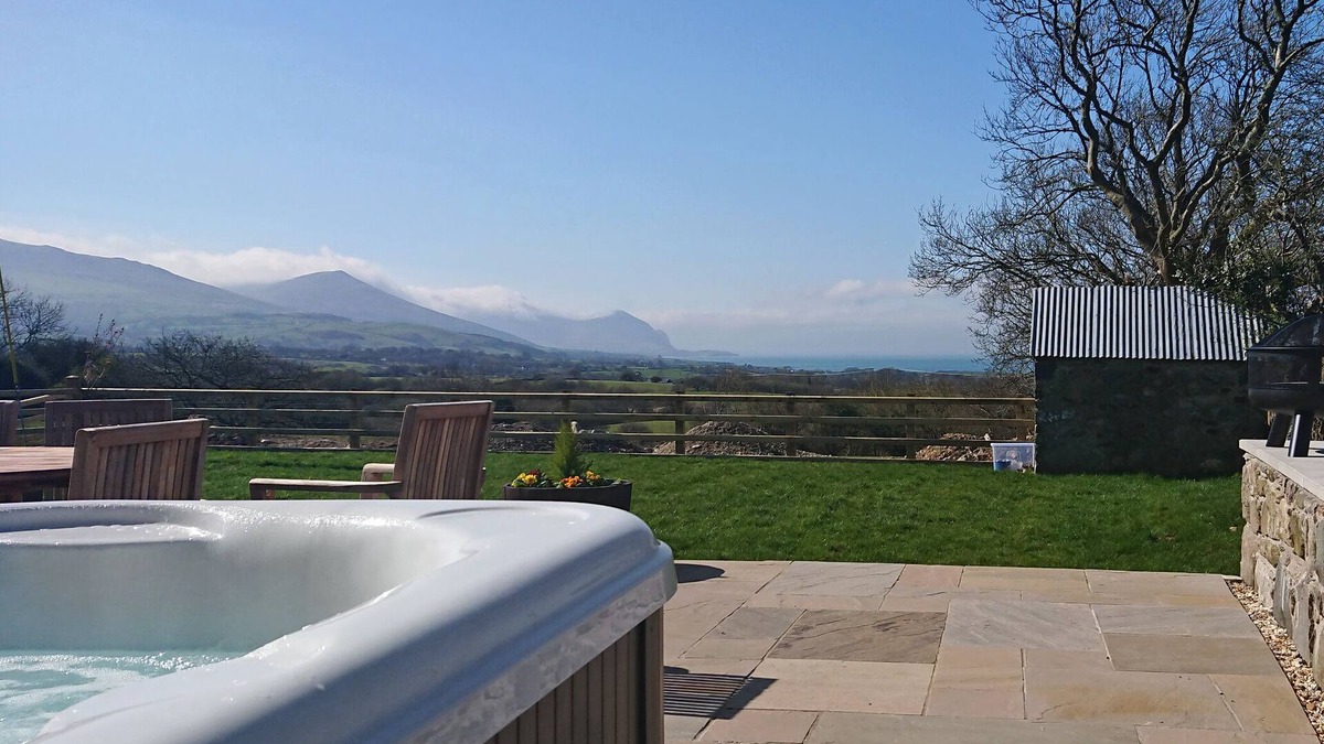Llanllyfni Cottage | 4 bedroom accommodation in Penygroes, near Caernarfon