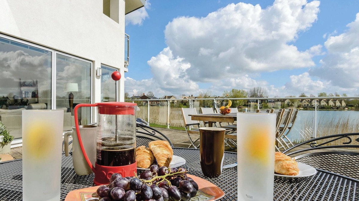 Cirencester Cottage | 4 bedroom accommodation in Somerford Keynes, near Cirencester