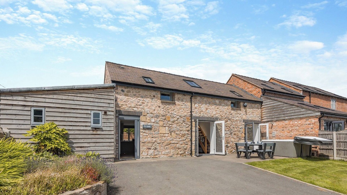 Trevor Cottage | 4 bedroom accommodation in Trevor, near Llangollen