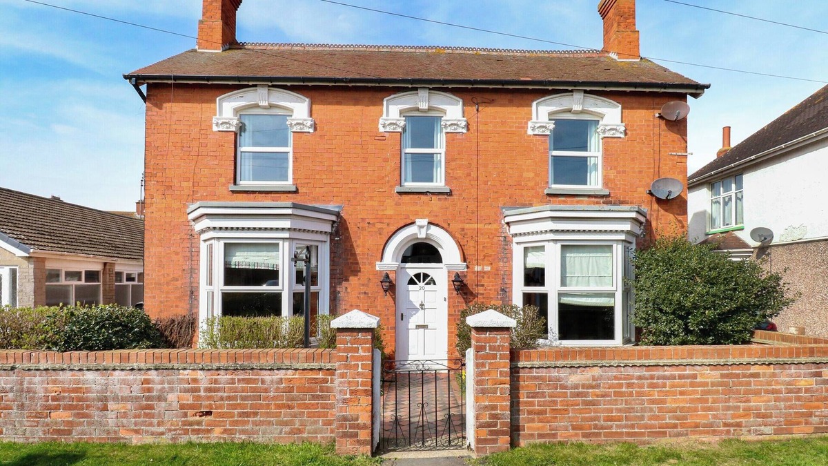 Sutton-on-Sea Cottage | 4 bedroom accommodation in Sutton-on-Sea, Mablethorpe