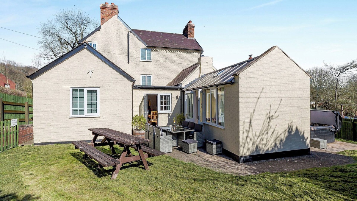 Montgomery Cottage | 4 bedroom accommodation in Montgomery