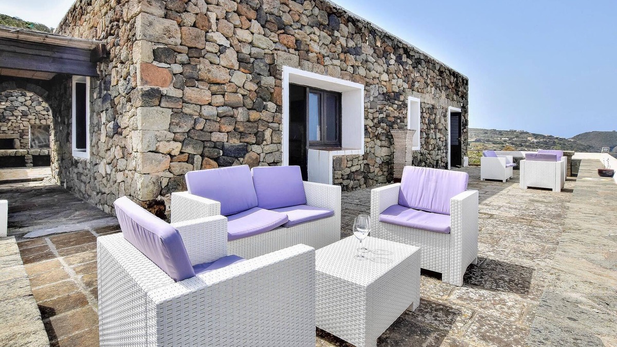 Kamma House | 4 bedroom accommodation in Pantelleria