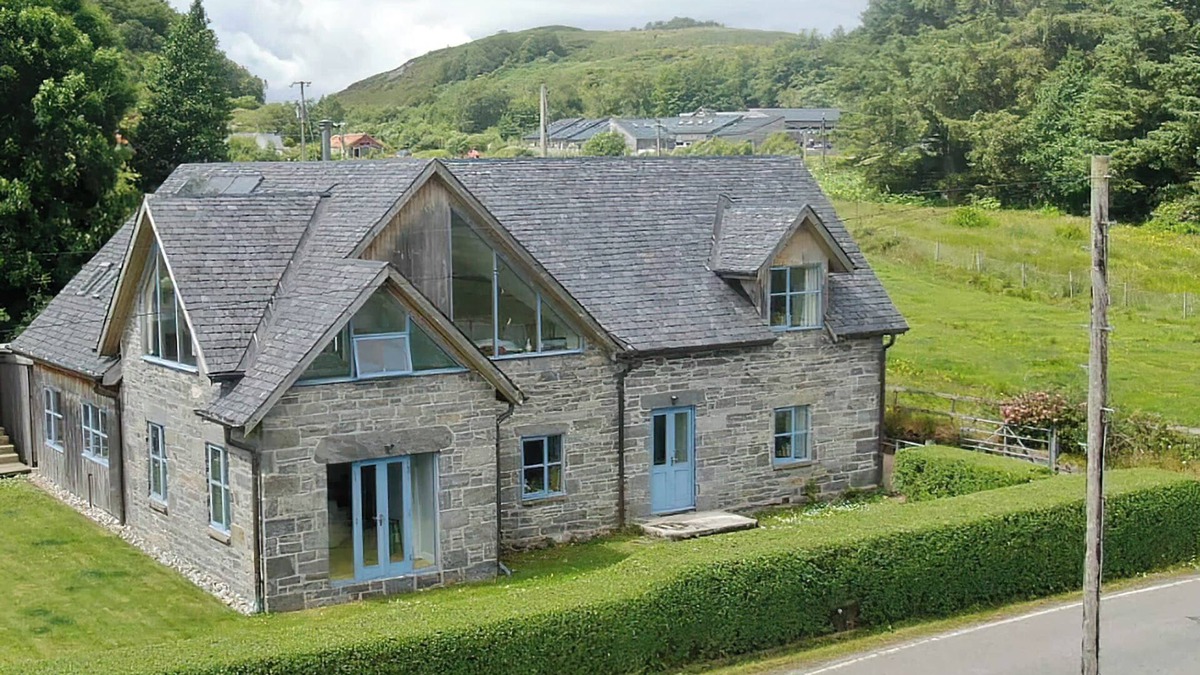 Salen Cottage | 4 bedroom accommodation in Acharacle