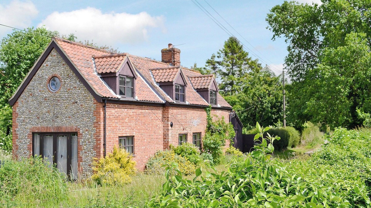 Aldborough Cottage | 4 bedroom accommodation in Wickmere, near Sheringham