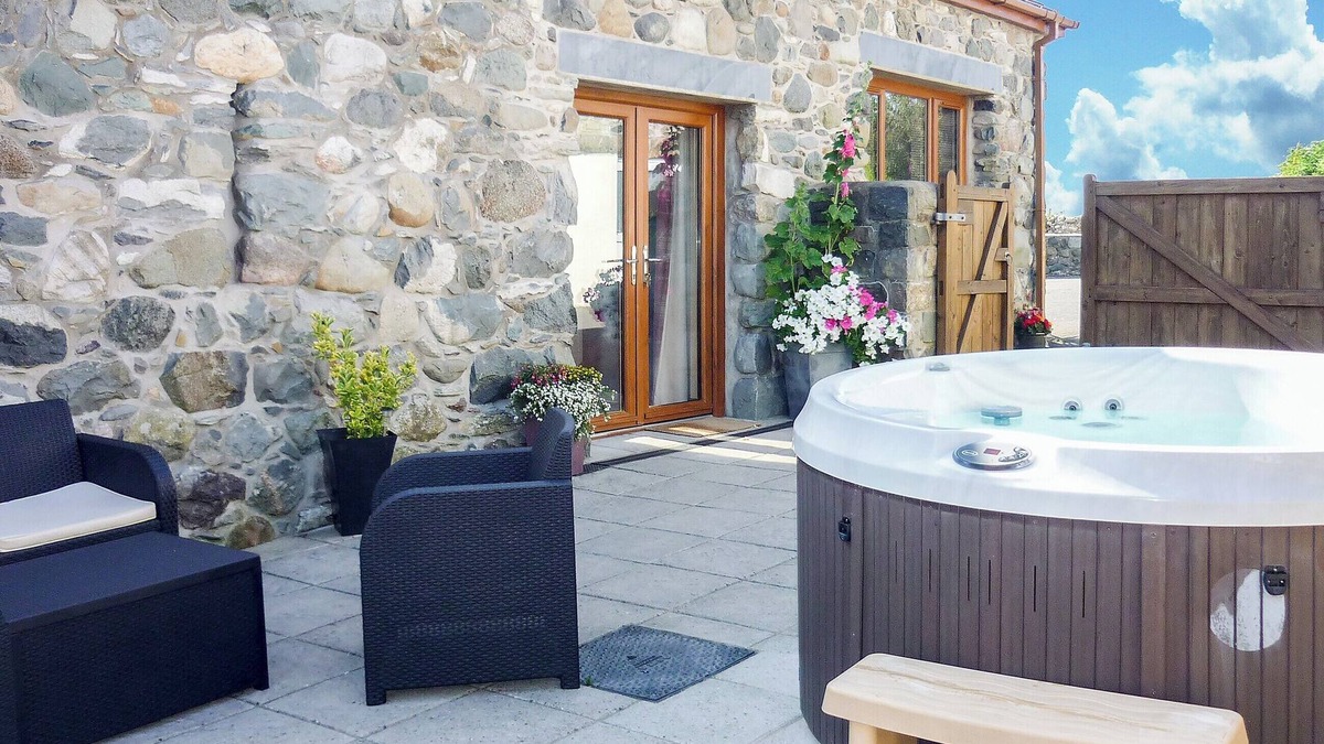 Llandwrog Cottage | 4 bedroom accommodation in Llandwrog, near Caernarfon