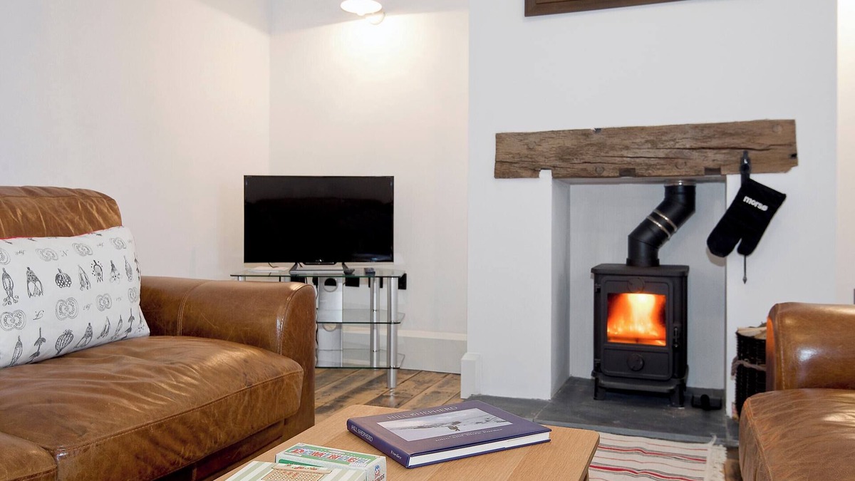 Llandwrog Cottage | 4 bedroom accommodation in Llandwrog, near Caernarfon