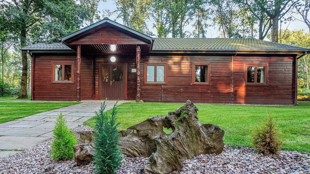 Overton-on-dee Ski Chalet | 4 bedroom accommodation in Ellesmere