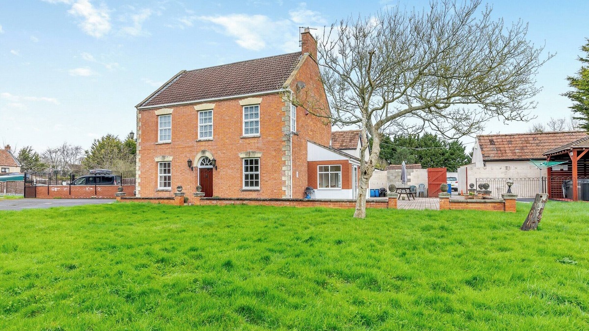 Highbridge Cottage | 4 bedroom accommodation in West Huntspill, Highbridge