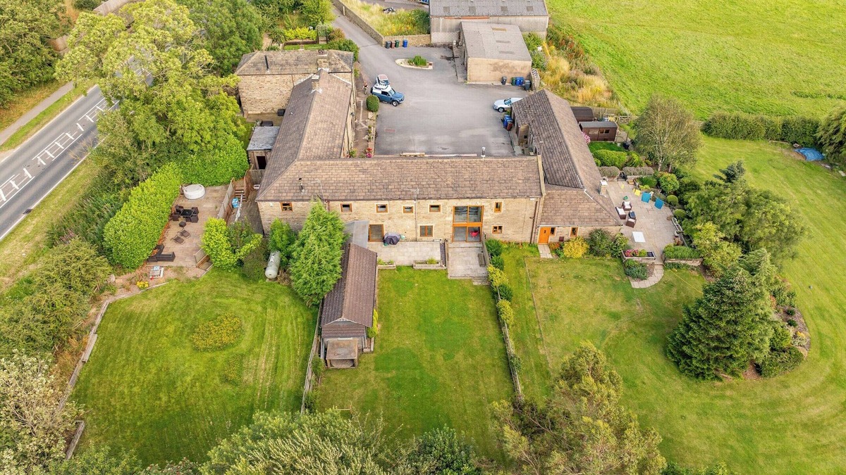 Penistone Cottage | 4 bedroom accommodation in Holmfirth