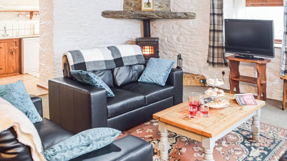 Llanybydder Cottage | 4 bedroom accommodation in Llanllwni