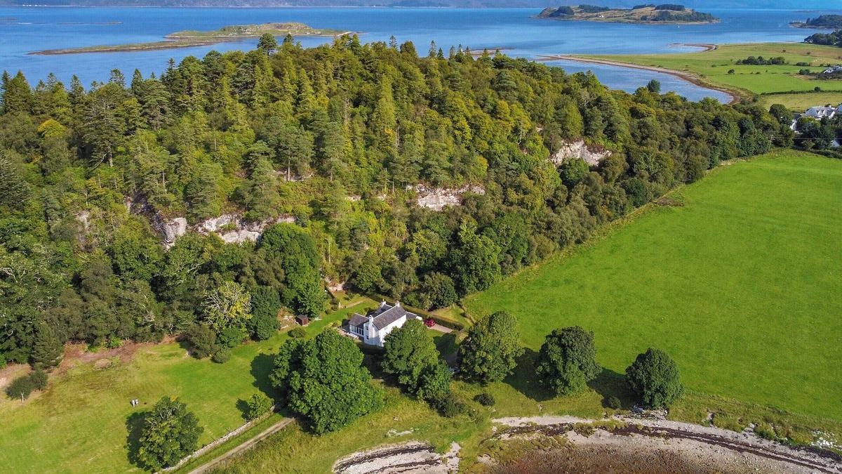 Appin Cottage | 4 bedroom accommodation in Port Appin