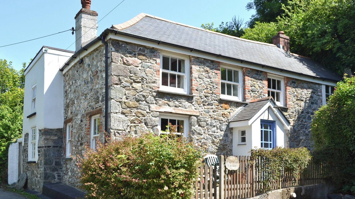 Helford Passage Cottage | 4 bedroom accommodation in Porthallow