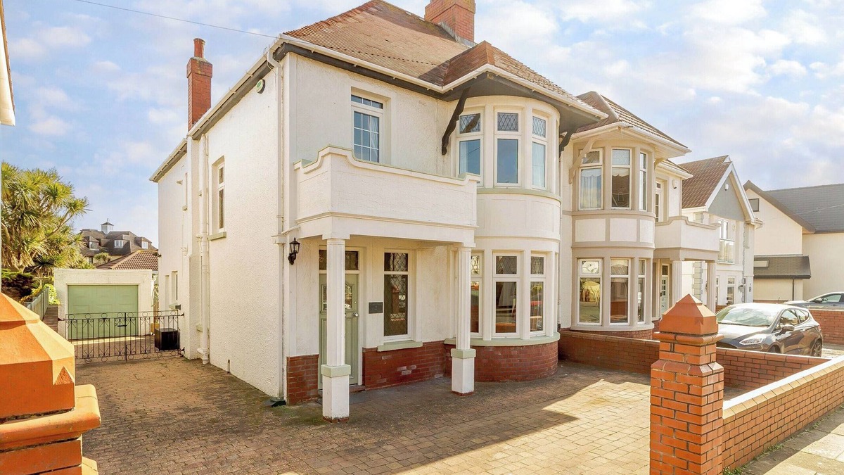 Porthcawl Cottage | 4 bedroom accommodation in Porthcawl