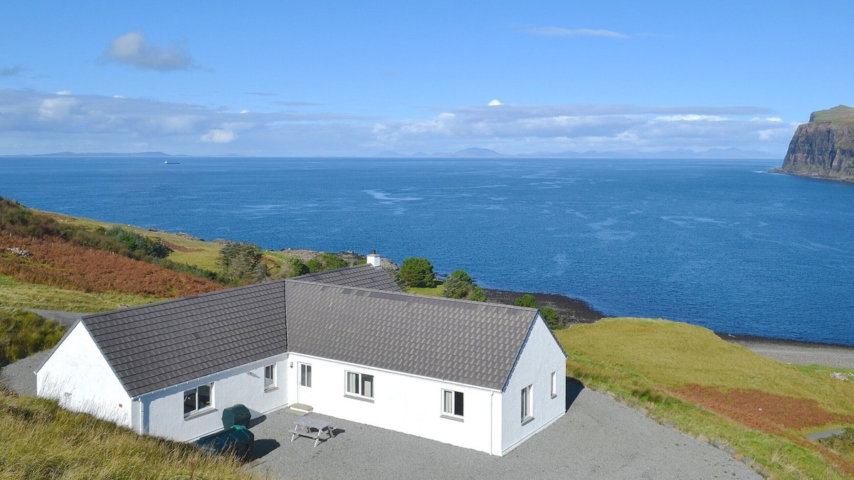 Waternish Cottage | 4 bedroom accommodation in Milovaig, Glendale