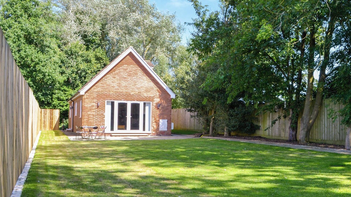 Winestead Cottage | 4 bedroom accommodation in Camerton, near Hull