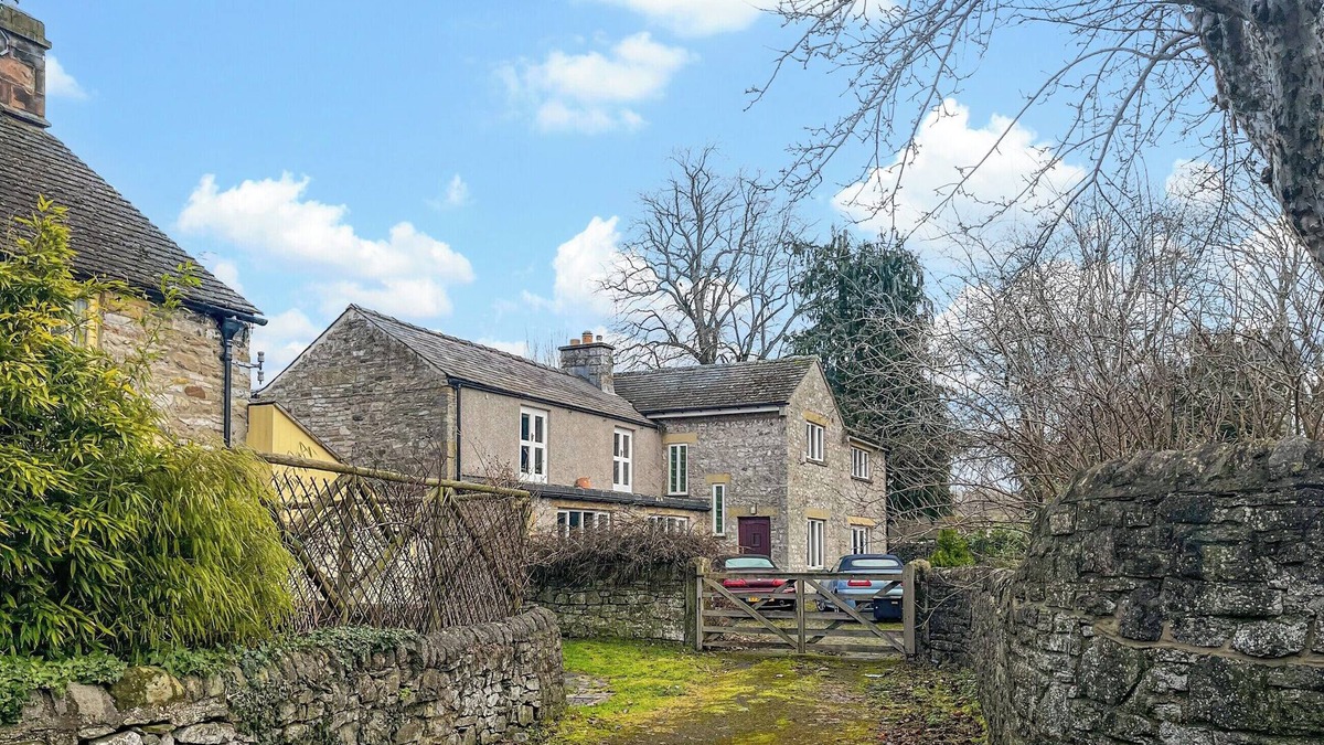 Ashford-in-the-Water Cottage | 4 bedroom accommodation in Ashford-in-the-Water, near Bakewell