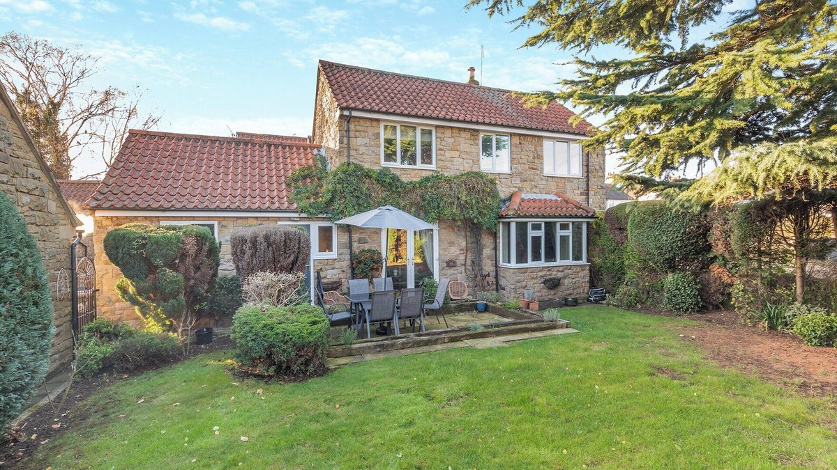 Bircotes Cottage | 4 bedroom accommodation in Tickhill, near Selby