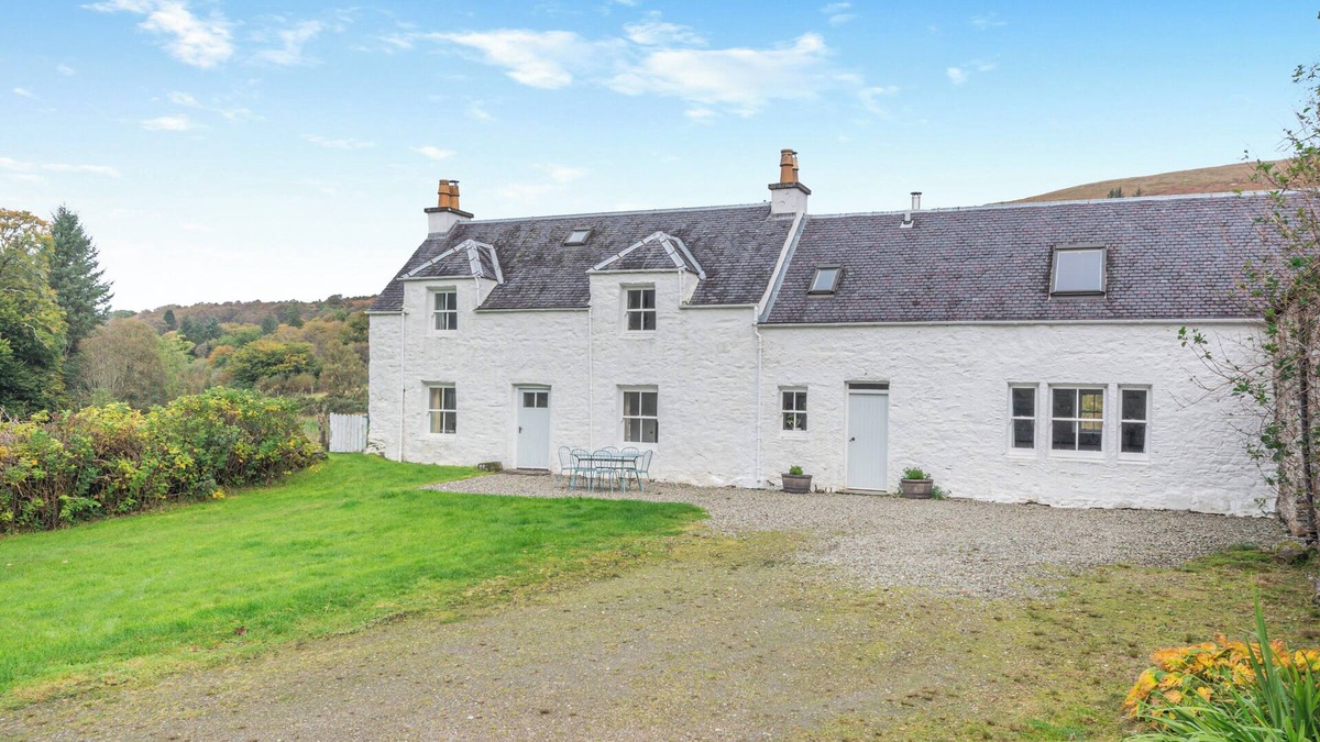 Strachur Cottage | 4 bedroom accommodation in Strachur, near Cairndow