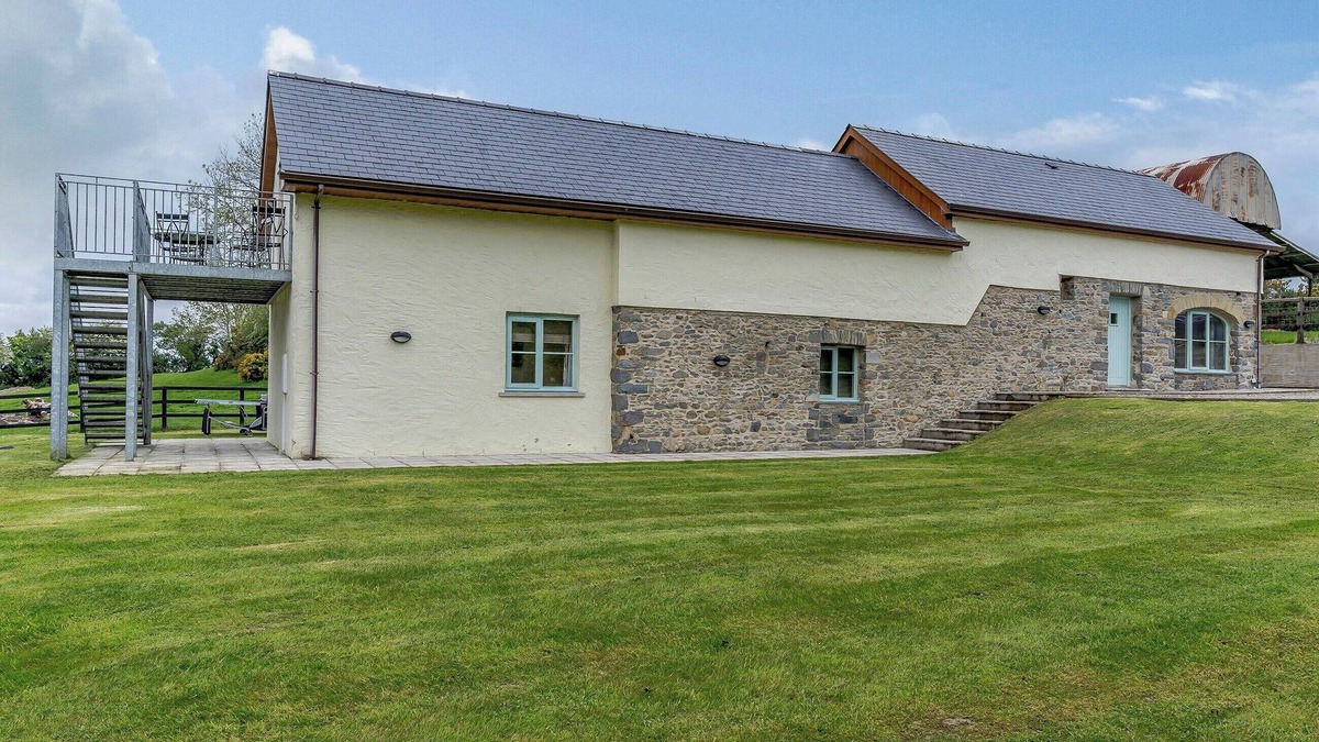 Cross Inn Cottage | 4 bedroom accommodation in Cross Inn, near New Quay