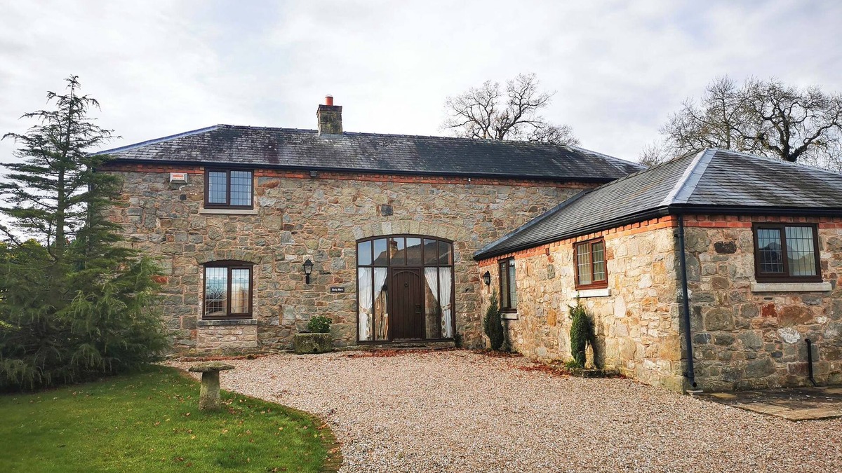 Weston Rhyn Cottage | 4 bedroom accommodation in Weston Rhyn, near Oswestry