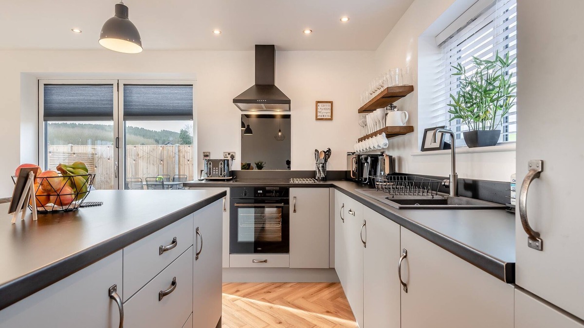 Pleasley Cottage | 4 bedroom accommodation in Pleasley Vale, near Mansfield