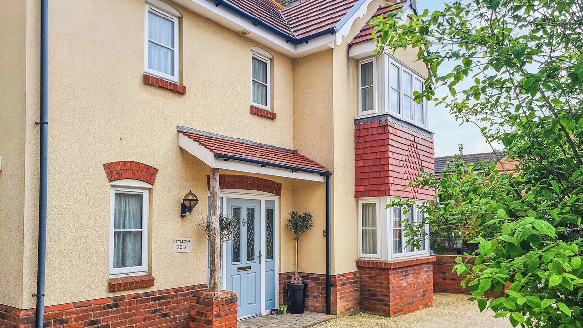 Wyke Regis House | 4 bedroom accommodation in Weymouth