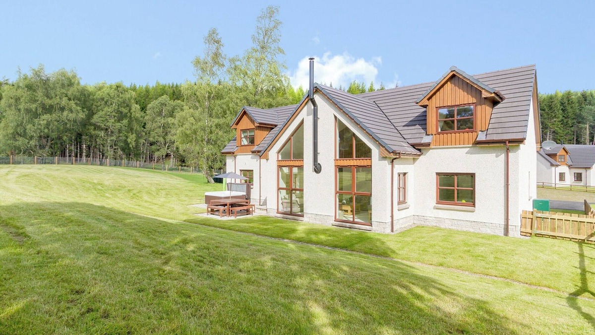 Aviemore Cottage | 4 bedroom accommodation in Aviemore