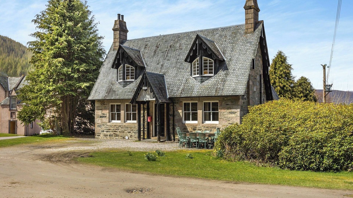 Ballater Cottage | 4 bedroom accommodation in Inverey, Braemar