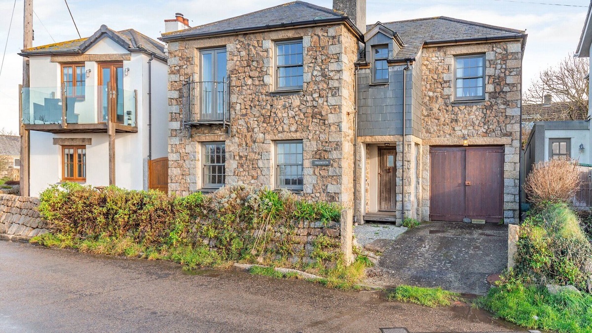 Kuggar Cabin | 4 bedroom accommodation in Kuggar, near Helston