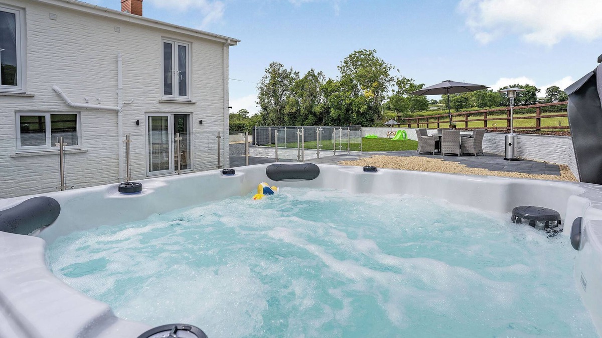 Llandysul Cottage | 4 bedroom accommodation in Henllan