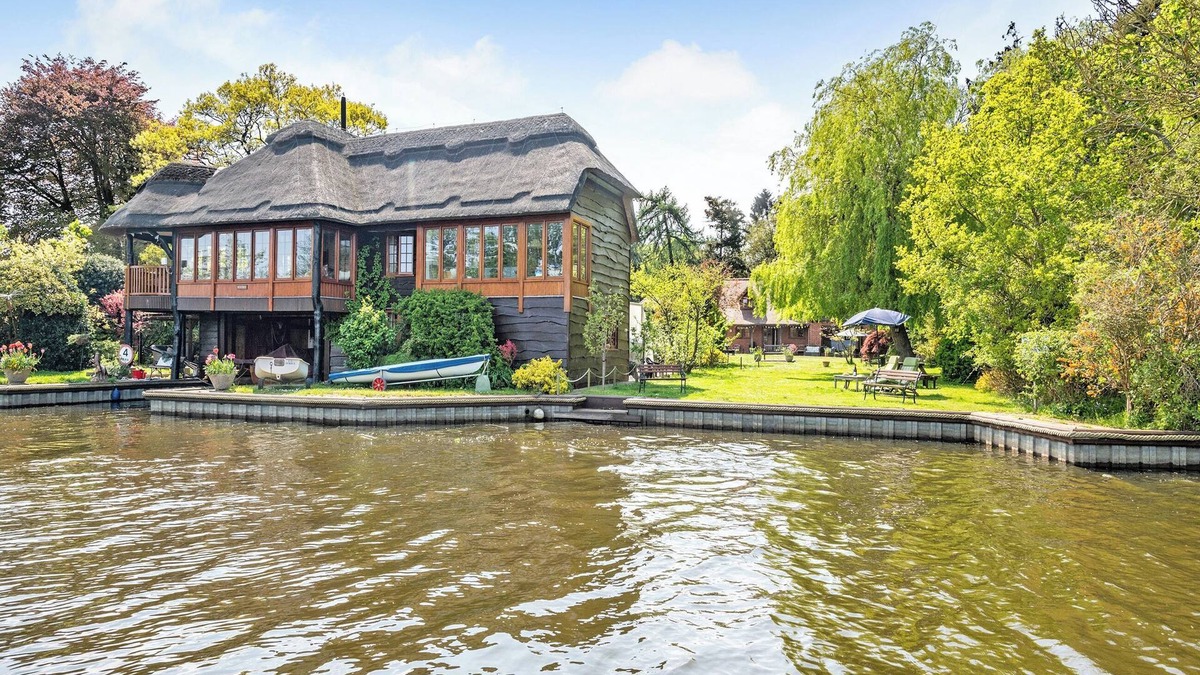 Irstead Cottage | 4 bedroom accommodation in Irstead, near Wroxham