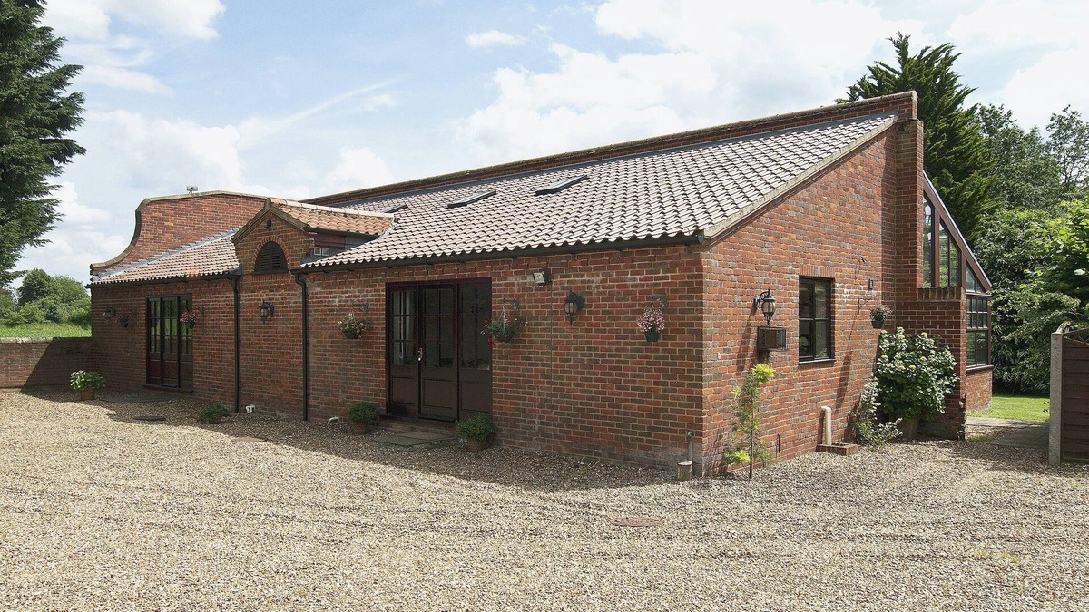 Necton Cottage | 4 bedroom accommodation in Necton, near Swaffham