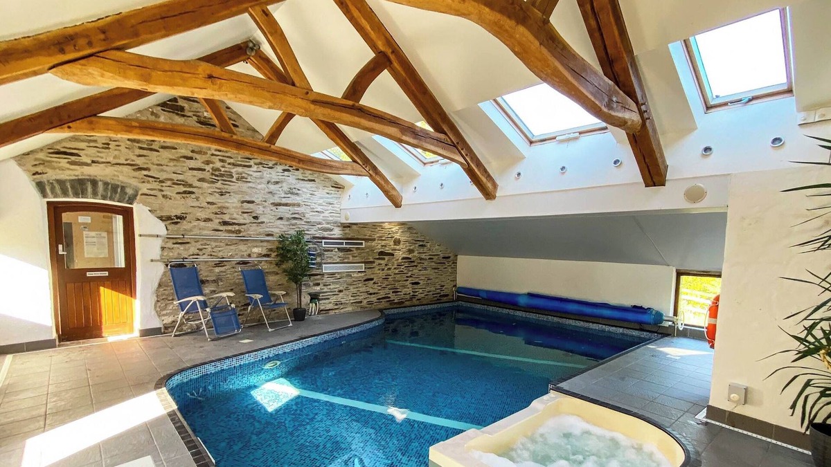 Whitland Cottage | 4 bedroom accommodation in Llanglydwen, near Narberth