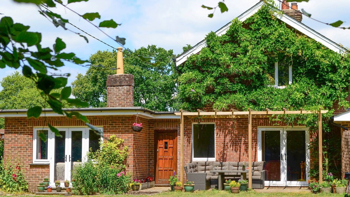 South Gorley Cottage | 4 bedroom accommodation in Wimborne