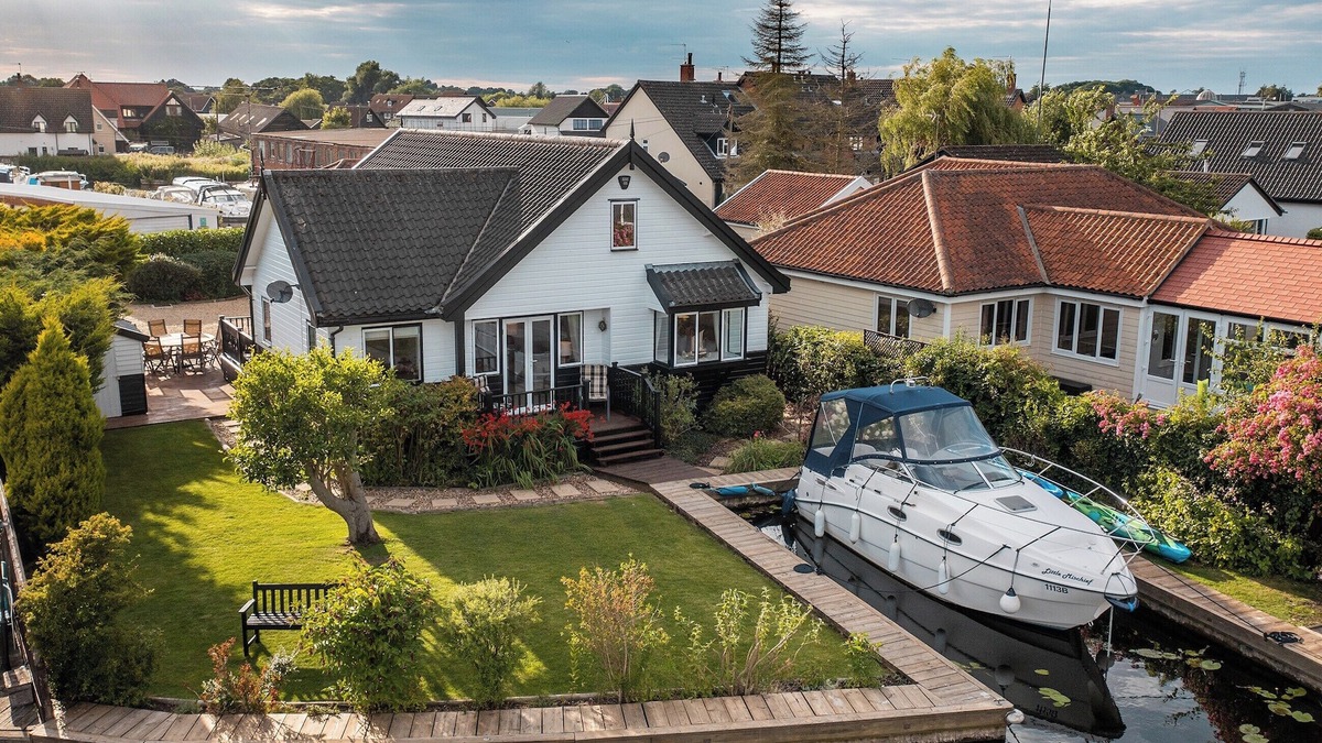Irstead Cottage | 4 bedroom accommodation in Wroxham