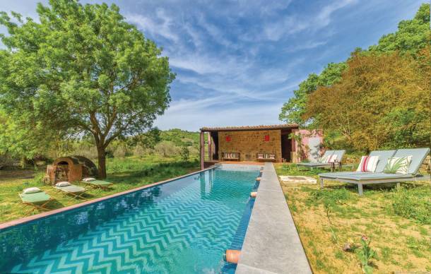 Alia House | 4 bedroom accommodation in Alia PA