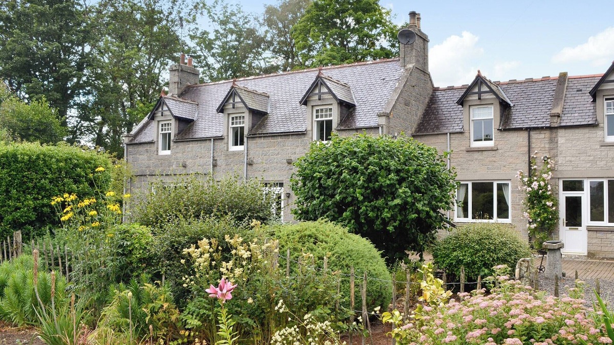 Alford Cottage | 4 bedroom accommodation in Alford