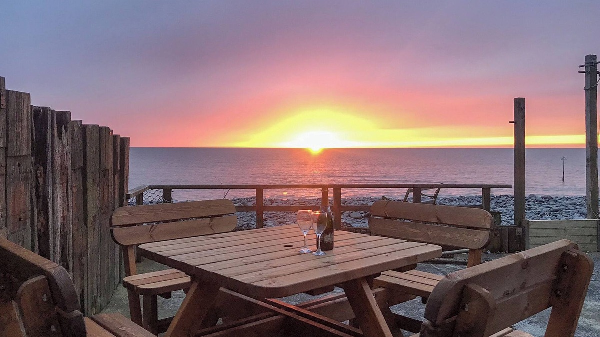 Borth Cottage | 4 bedroom accommodation in Borth, near Aberystwyth