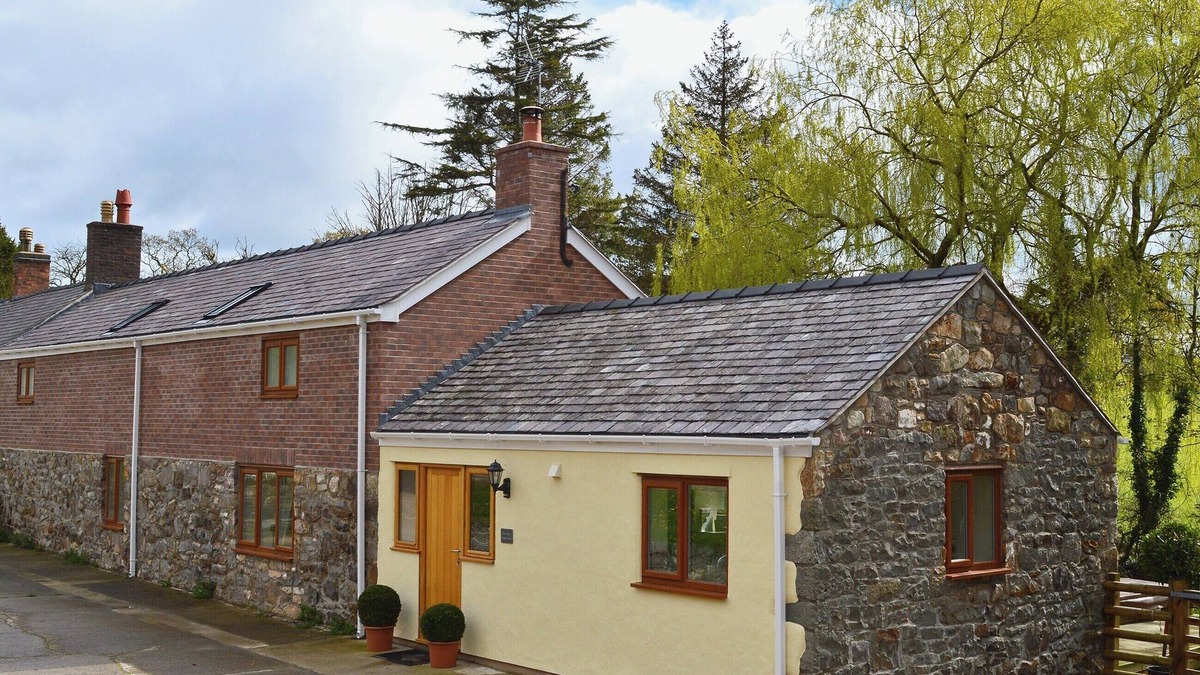Penyffordd Cottage | 4 bedroom accommodation in Penyffordd, near Chester
