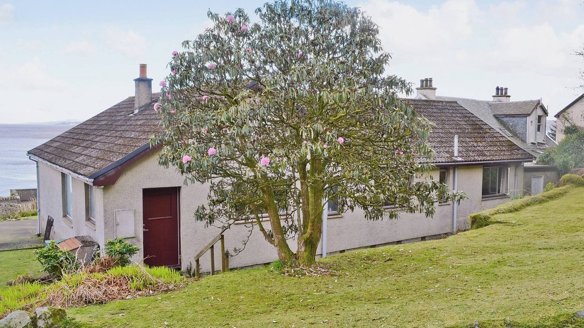 Strone Cottage | 4 bedroom accommodation in Blairmore, near Dunoon