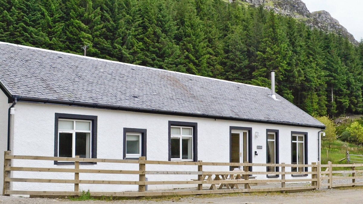 Dunoon Cottage | 4 bedroom accommodation in Glen Masson, near Dunoon