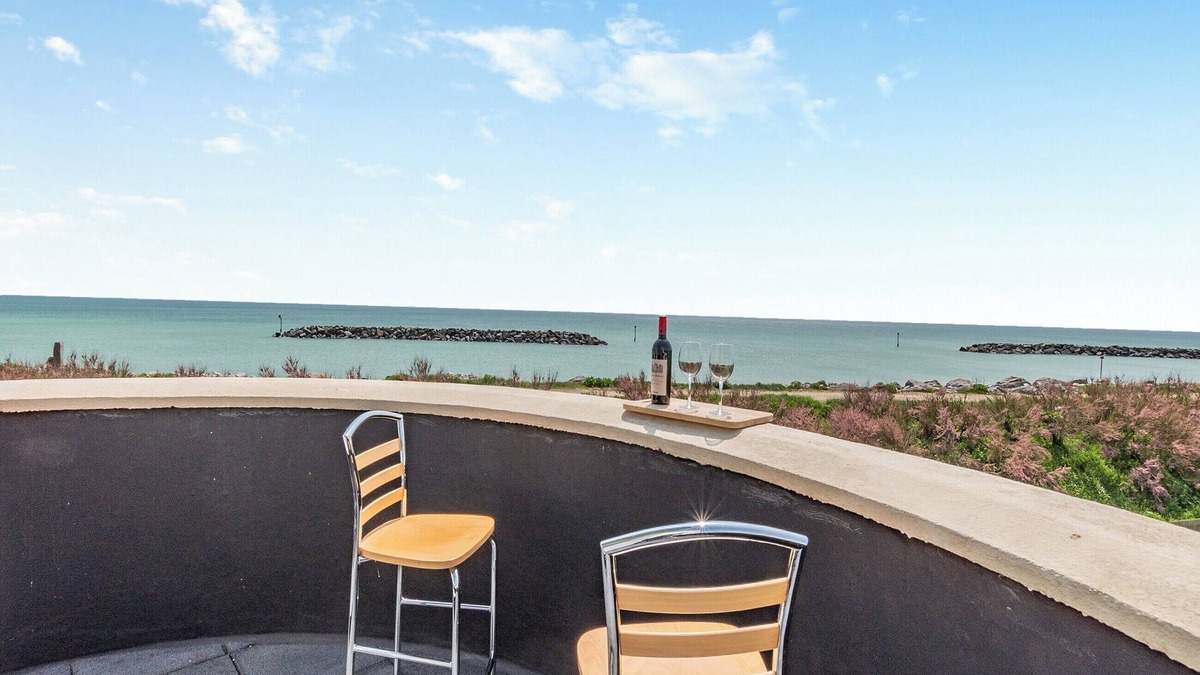 Middleton-on-Sea Cottage | 4 bedroom accommodation in Elmer