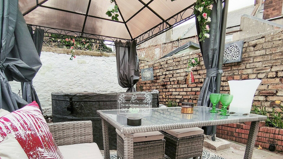 Girvan Cottage | 4 bedroom accommodation in Girvan
