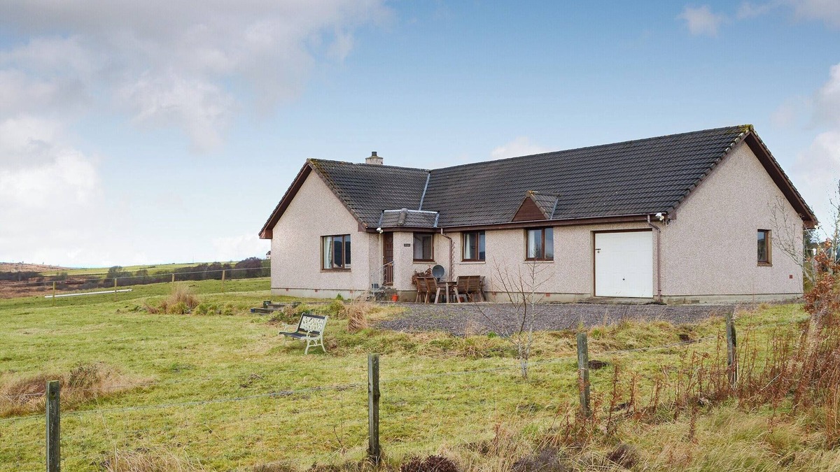 Lairg Cottage | 4 bedroom accommodation in Lairg